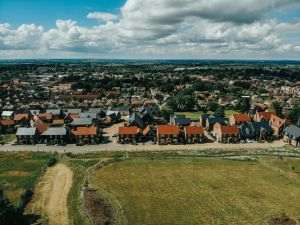 Eurostat: Peste 60% din tinerii români trăiesc în locuinţe supraaglomerate